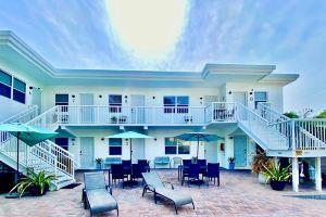 Hollywood Boardwalk Studio Fully Equipped Kitchen, Hollywood