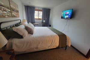 The June // A one bedroom basement apartment, 3 mi to Mayo Clinic, Rochester