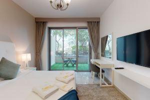 Lux Bnb 3Bdr Burj Khalifa & Pool Views Mini-hotel, Dubai