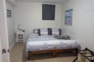 Brighton Apartment Sleeps 3 Steps To Bus Line, Brookline