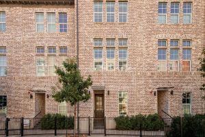 Urban Elegance: Luxury 4-Story Downtown Brownstone with Views & Free Parking Hotel, Austin