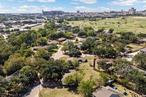 Century Oaks Trio - Easy walk to campus from from your Historic District getaway, College Station