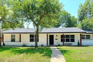 14 Mi to Dallas Escape with Patio and Fire Pit Hotel, Irving