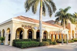 BeautifulLocation,Waterside Views! Walking Distance, Elevator,Garage, Pool&Spa Hotel, Naples