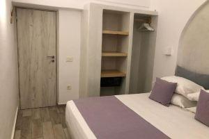 Selena Villa, Kamari