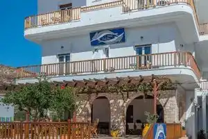 Hotel Delfini, Adamas