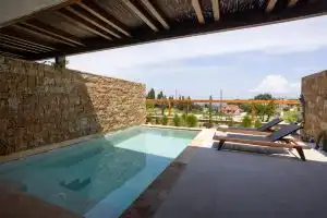 Pnoes Luxury Suites, Paliouri