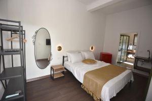 Benjamin Hotel, Guemuesluek