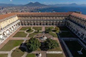 CASASÙ - Appartamento Con Terrazzo Al Vomero, Naples