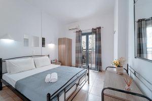 Marousi Rooms, Perissa