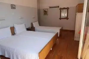 Hotel Bretagne, Loutraki