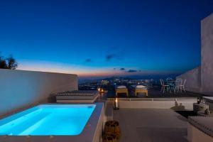White & Co. la Torre Suites, Pirgos