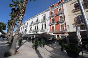 Bari LandLord 71 - Central Rooms & Apartment, Bari