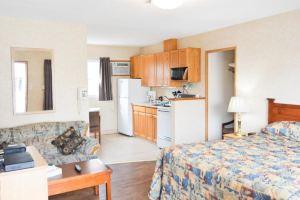 Shoreline Resort Condominiums, Penticton