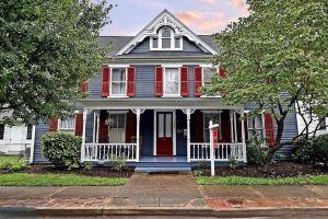 Historic Home in old town Apartments, Fredericksburg