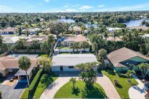 Lovely home with heated Pool a mile from the beach Apartments, Boca Raton