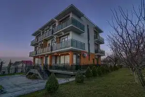 Hotel Alexandria, Saguramo