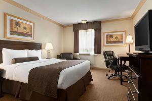 Days Inn & Suites by Wyndham on, Sault Ste. Marie