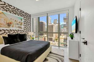 Gym, Outdoor Pool and Hot Tub - Beautiful Modern Oasis Hotel, Miami