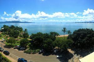 Treat yourself, fun in the sun and a great view. Hotel, Townsville