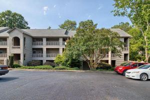 Quiet Corner Unit with Deck Overlooking the Saluda River Hotel, Columbia