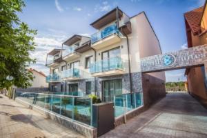 Berill Suites, Sarvar