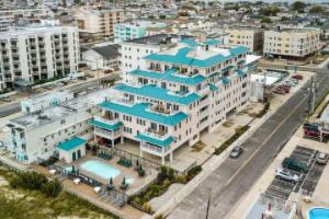 4bd Beachfront Condo w/Pool & Ocean Views Apartments, Wildwood Crest