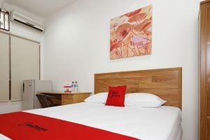 RedDoorz Plus near Plaza Indonesia, Jakarta