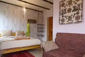 Riverside Karakol, Karakol