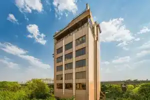 Peninsula Redpine, Mumbai