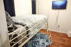 Twin Bunk-Style Bedroom Close to Downtown, Baltimore
