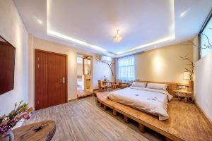 Beginner's Mind in Dali Art Theme Hotel, Dali