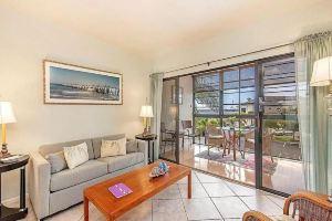 Beau Mer Condo with views of Bay, walking distance to Old Apartments, Naples