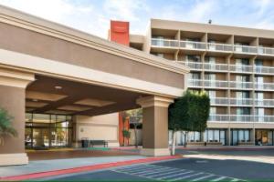 Holiday Inn NORTH, Oxnard