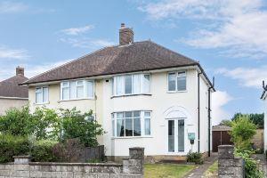 Cheerfull 3-Bedroom Home with Parking & Garden, Oxford