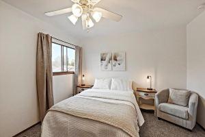 Cozy Northern Den: Centrally Located 2BR+1.5BA Apartments, Anchorage