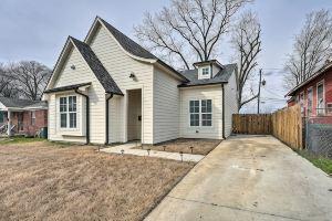Chic Home w/ Deck ~ 2 Mi to Dtwn! Apartments, Memphis