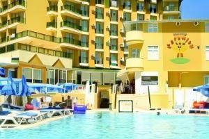 Grand Paradise Hotel, Okurcalar