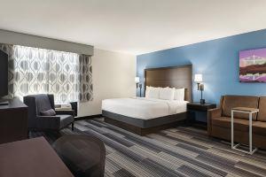 La Quinta Inn & Suites by Wyndham Airport Plaza, Springfield