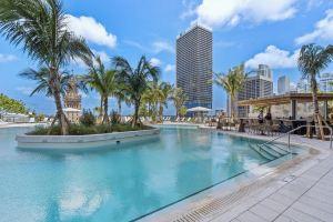 Stylish Apartments with Partial Ocean Views in Downtown, Miami