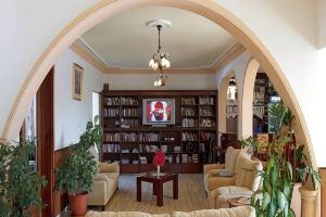 Rose Gardens Hotel, Karavas