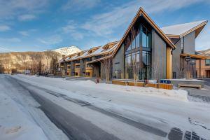 Peaks Hotel and Suites, Banff