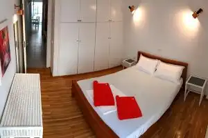 100m from the Beach Cosy Apartment, Loutraki