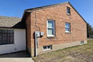 Cozy Up North Retreat in the Heart of. Pet Friendly! Hot Tub! Apartments, Sault Ste. Marie