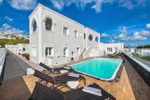Abasa Suites, Fira