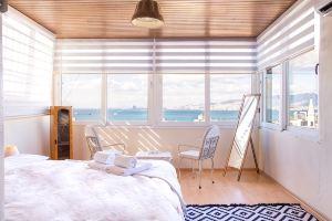 Lovely House with Sea View and Backyard, Izmir