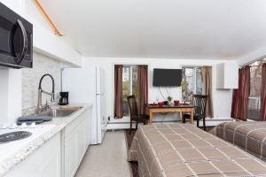 Chugach Mountain View Fox Den Suite Hotel, Anchorage