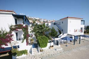Maistrali Studios, Batsi