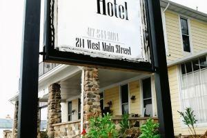 The Hotel, Branson