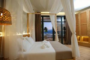 Hotel Brooklyn, Vlore